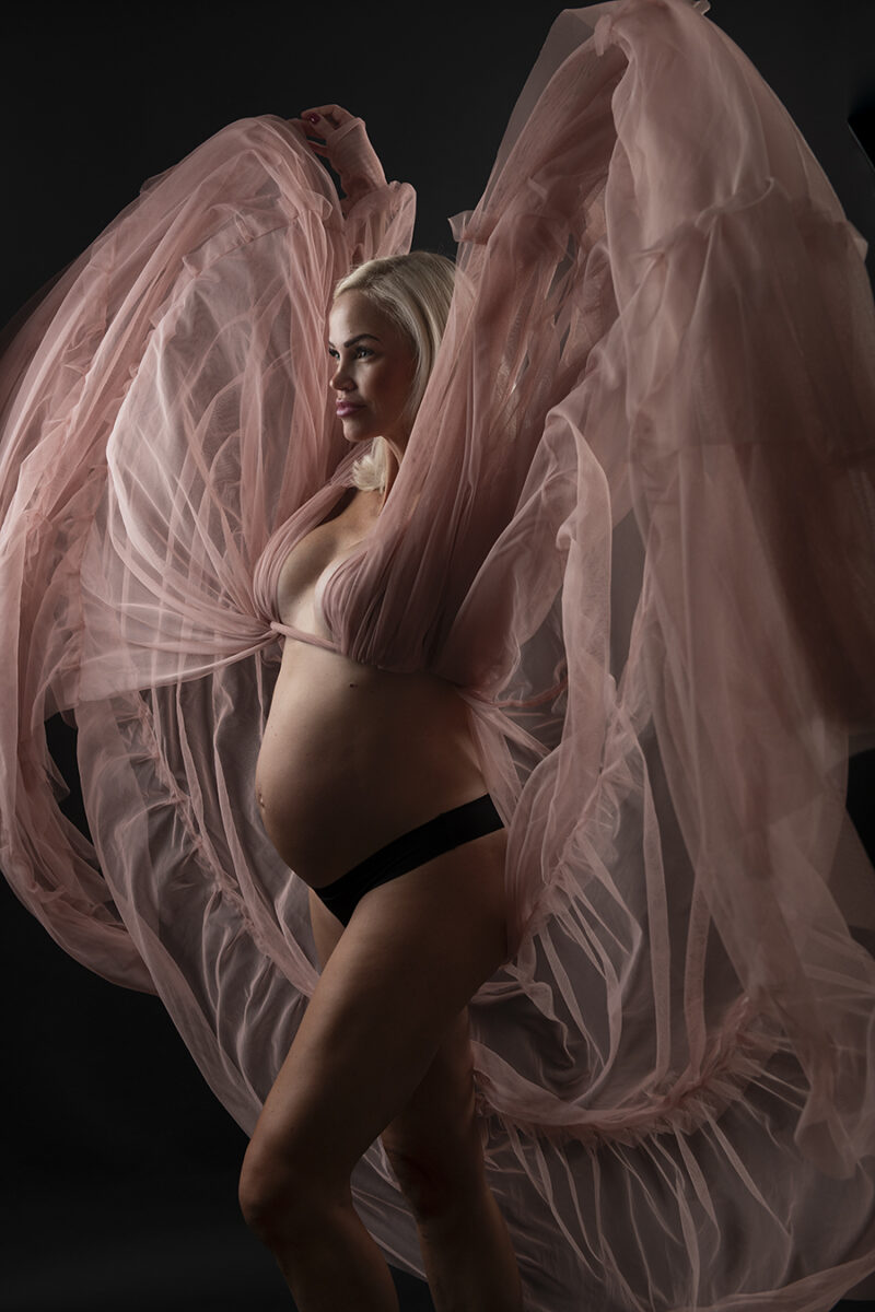 Gravid Låneklänning som finns i studio i Lomma