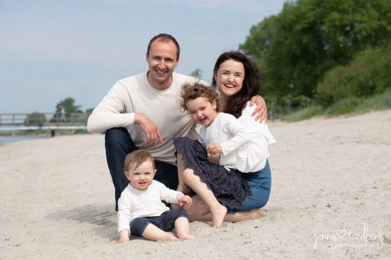 En härlig familjefotografering vid stranden
