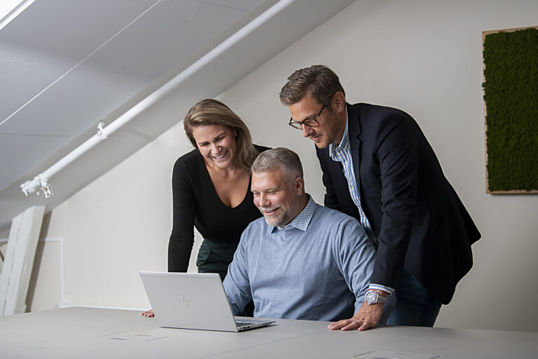 Företagsfotograf Malmö med företagsporträtt och personalfoto – Så lyfter du ditt team
